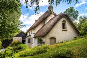 Weeke Brook - Quintessential thatched luxury Devon cottage